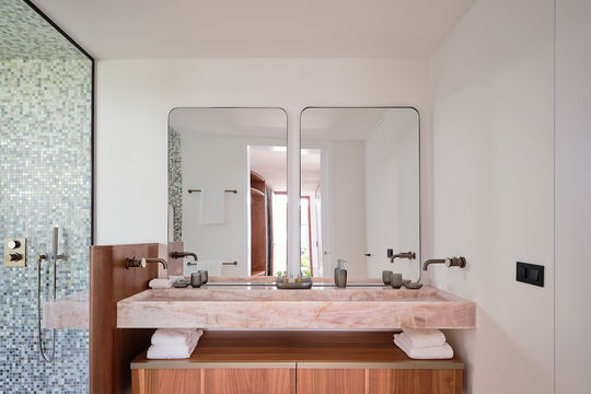 VILLA SEL BEDROOM1 10