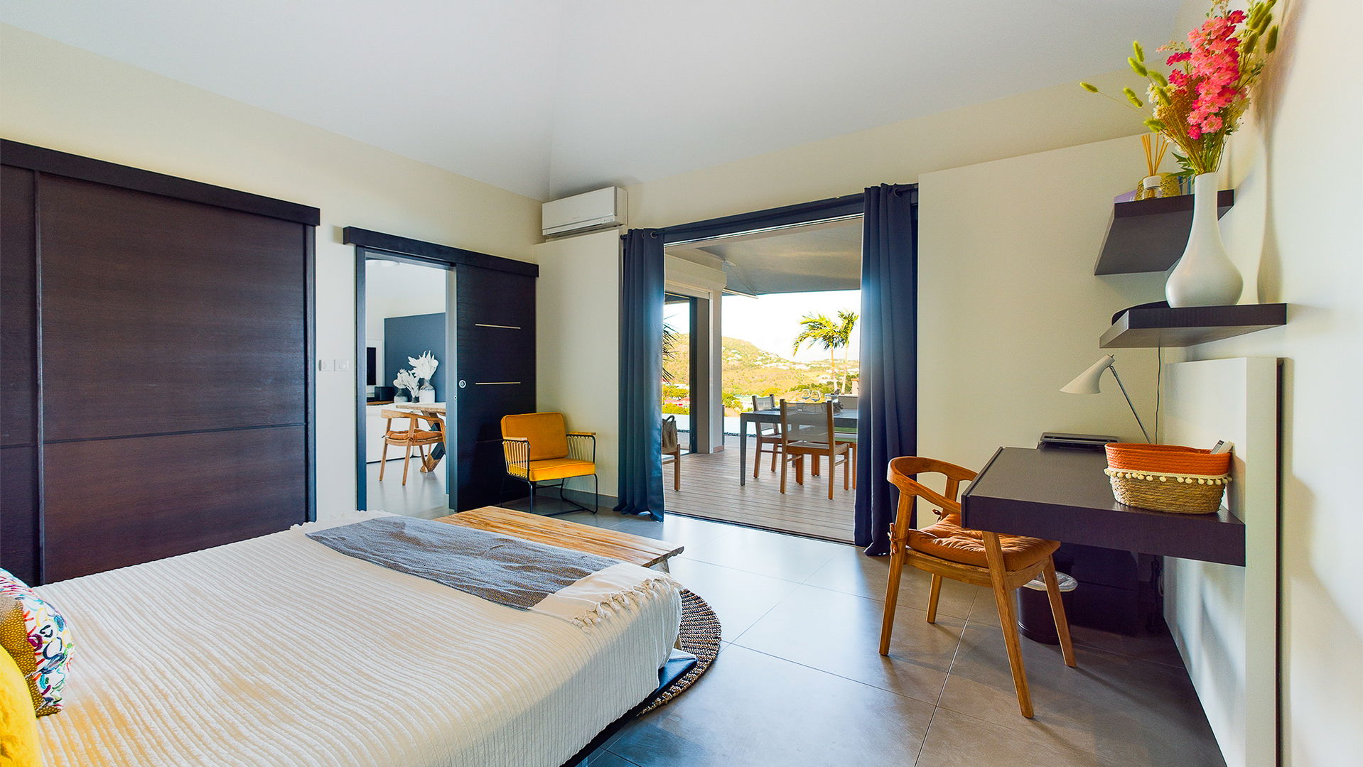 BEDROOM 2