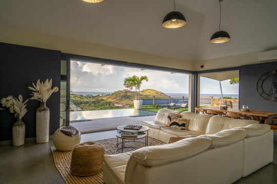 VILLA OPEN SPACE LIVING AREA 2