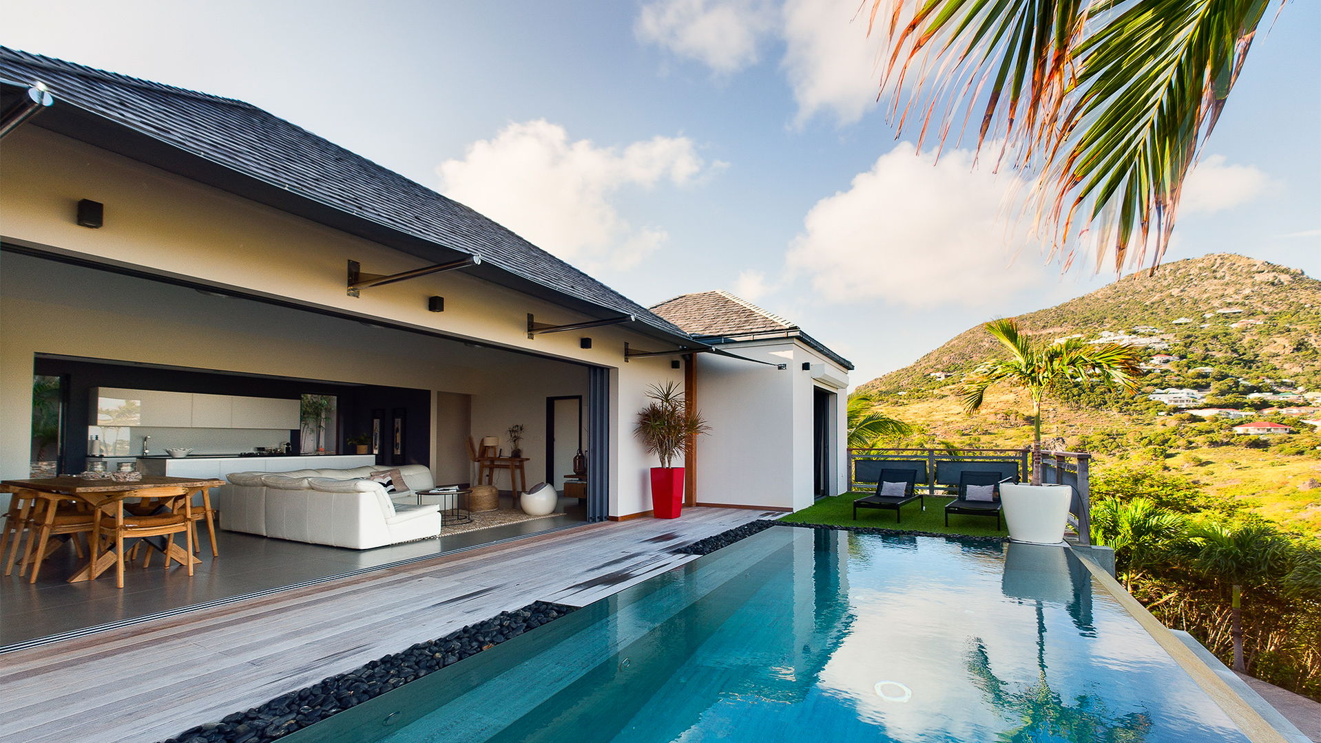 POOL & TERRACE