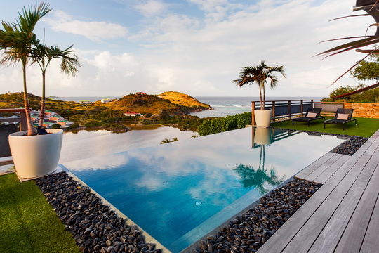 VILLA OPEN SPACE POOL & TERRACE 2
