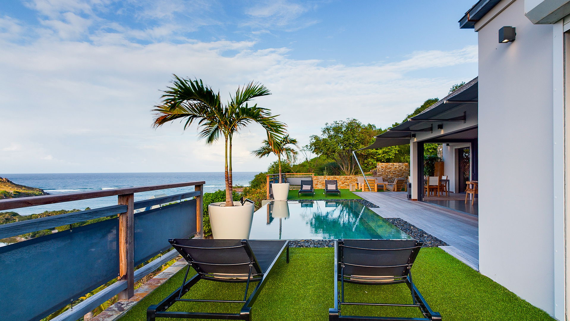 POOL & TERRACE