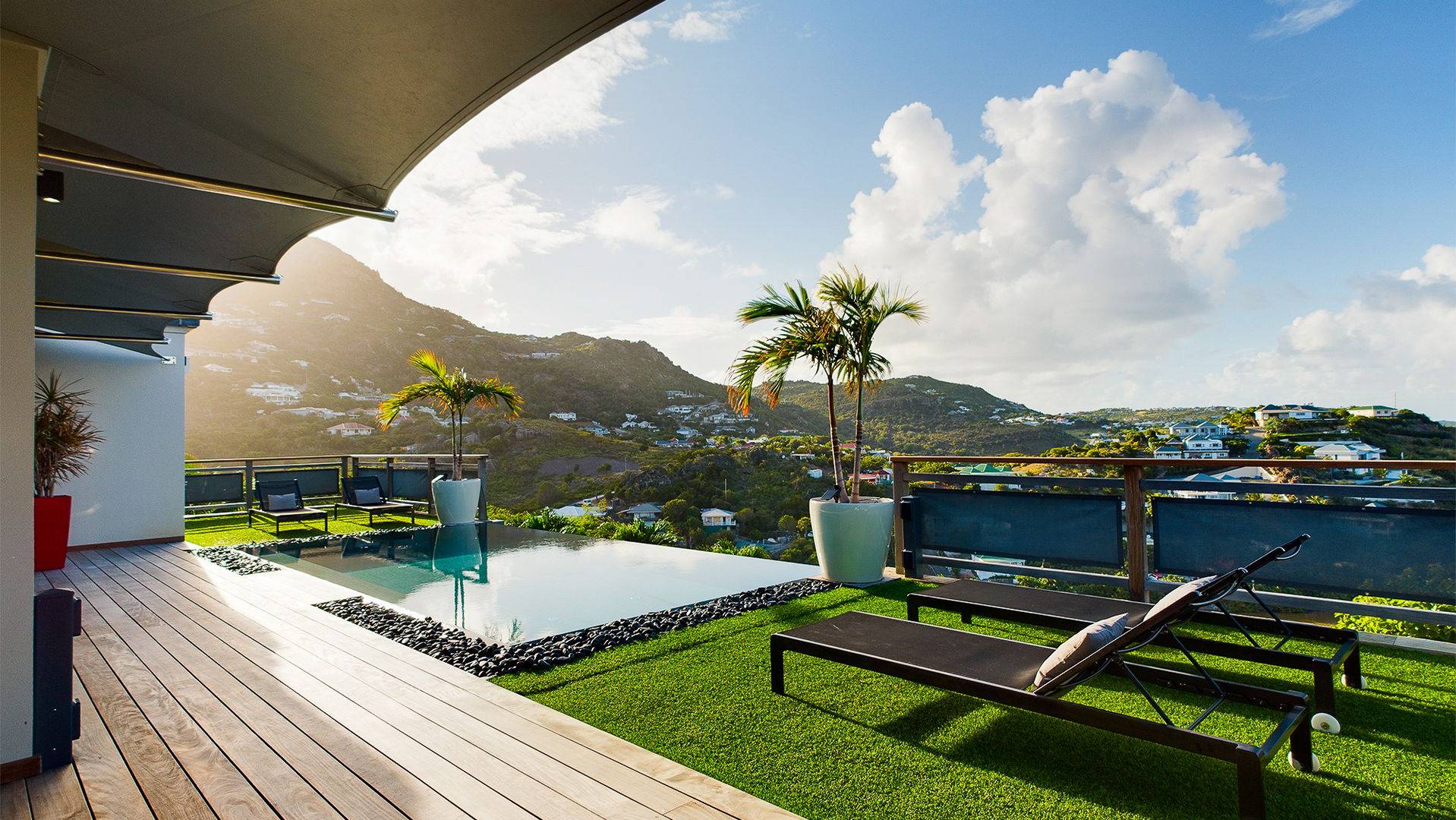 POOL & TERRACE