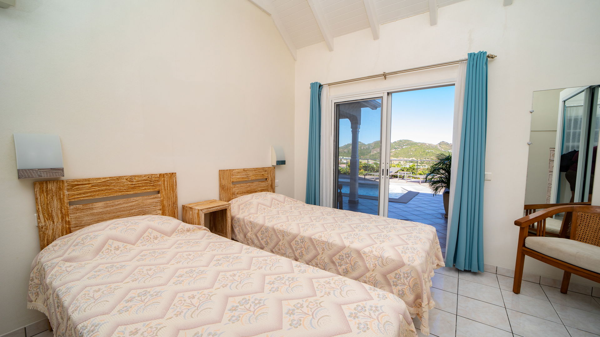 BEDROOM 2