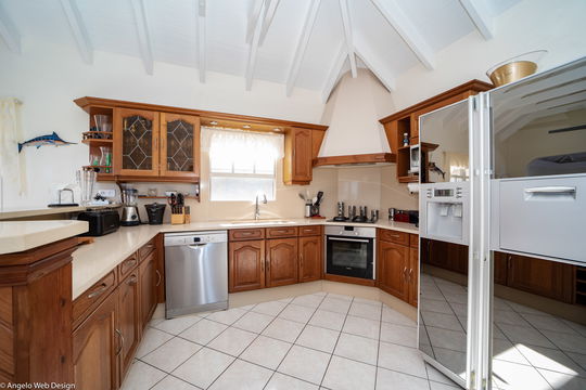 VILLA LES ACAJOUS KITCHEN & DINING AREA 1