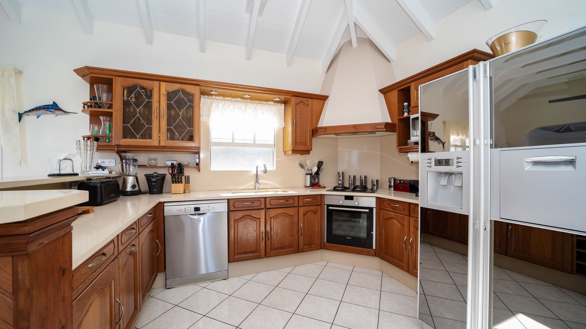 KITCHEN & DINING AREA