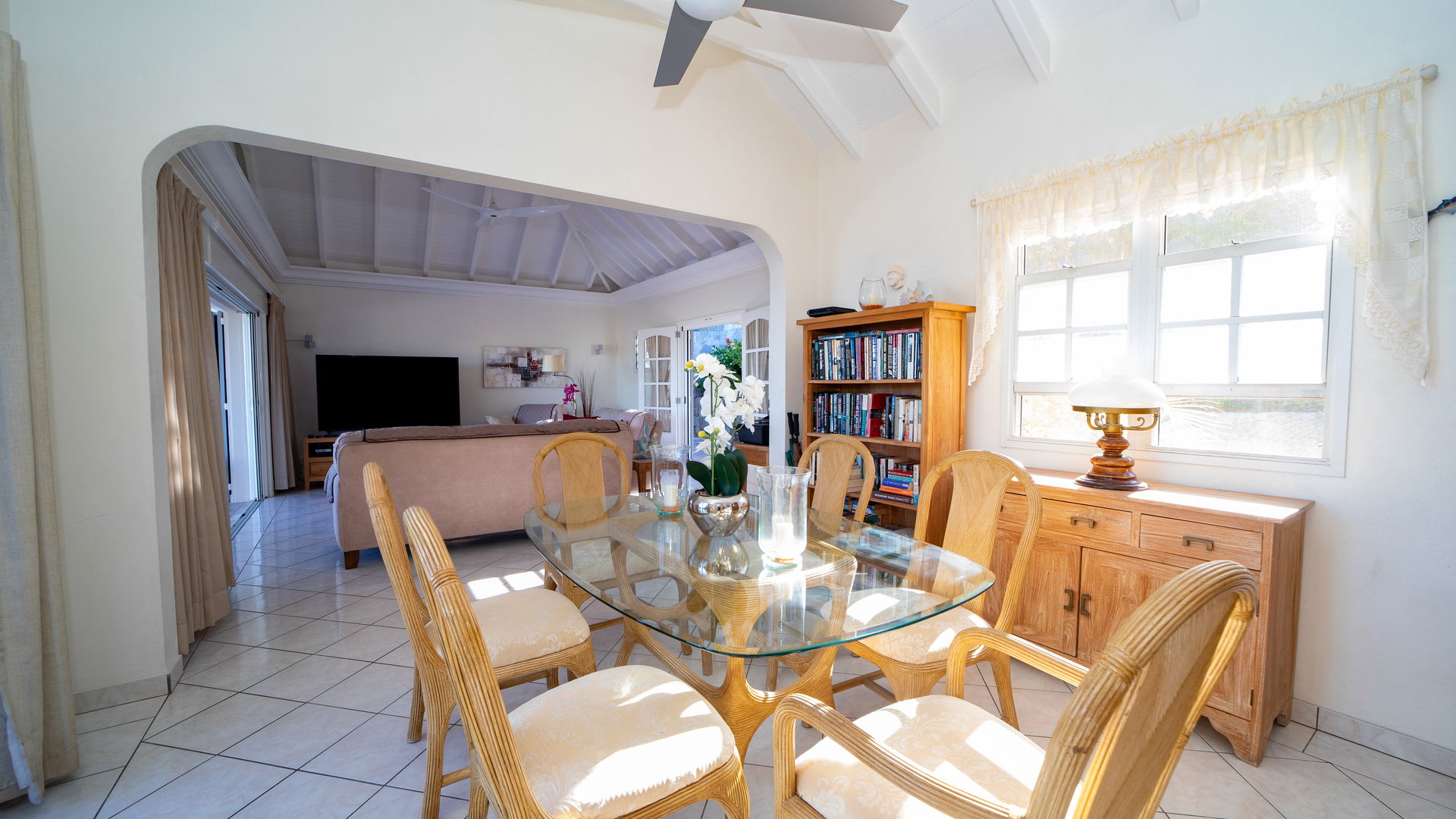 KITCHEN & DINING AREA