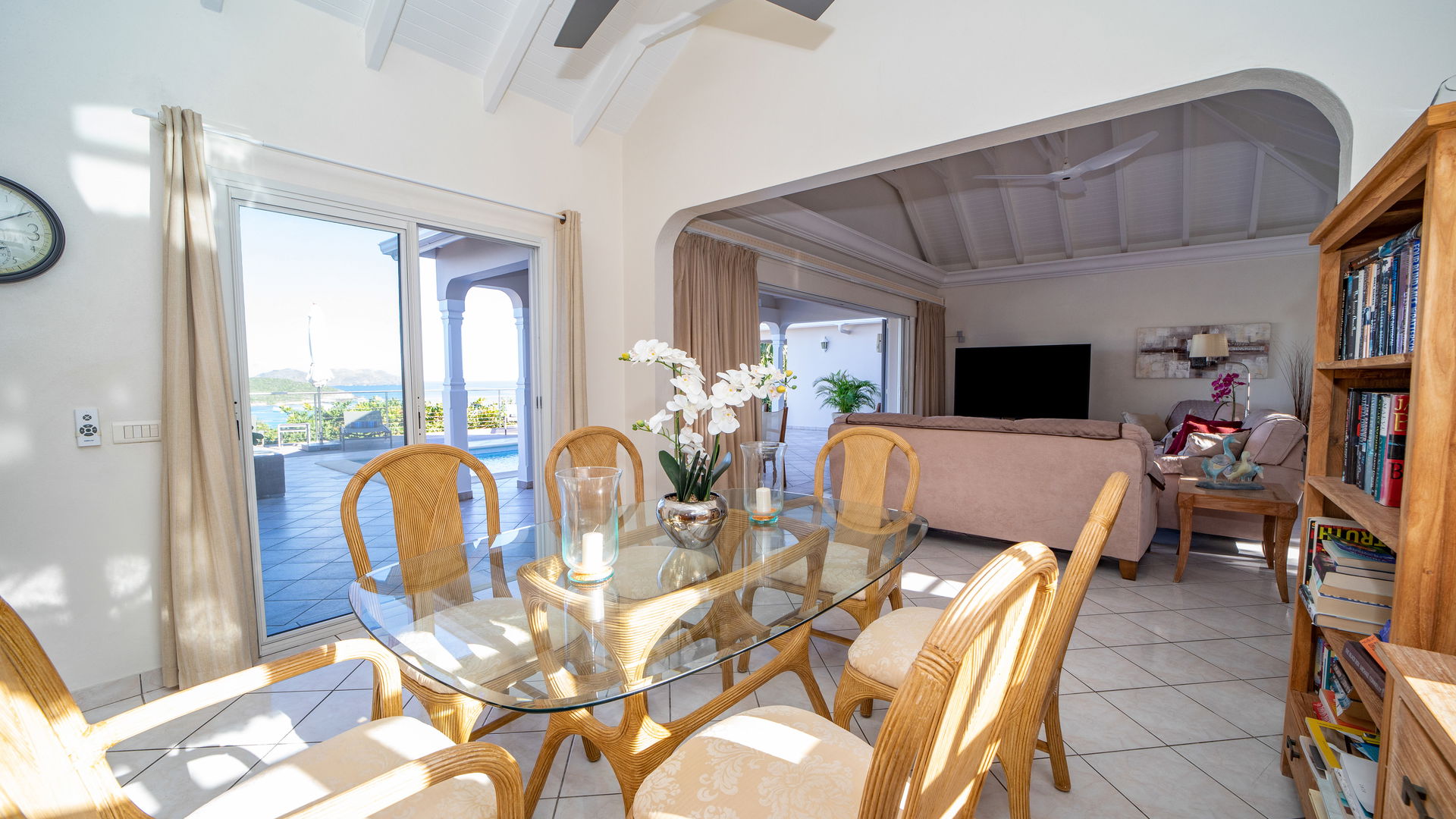 KITCHEN & DINING AREA