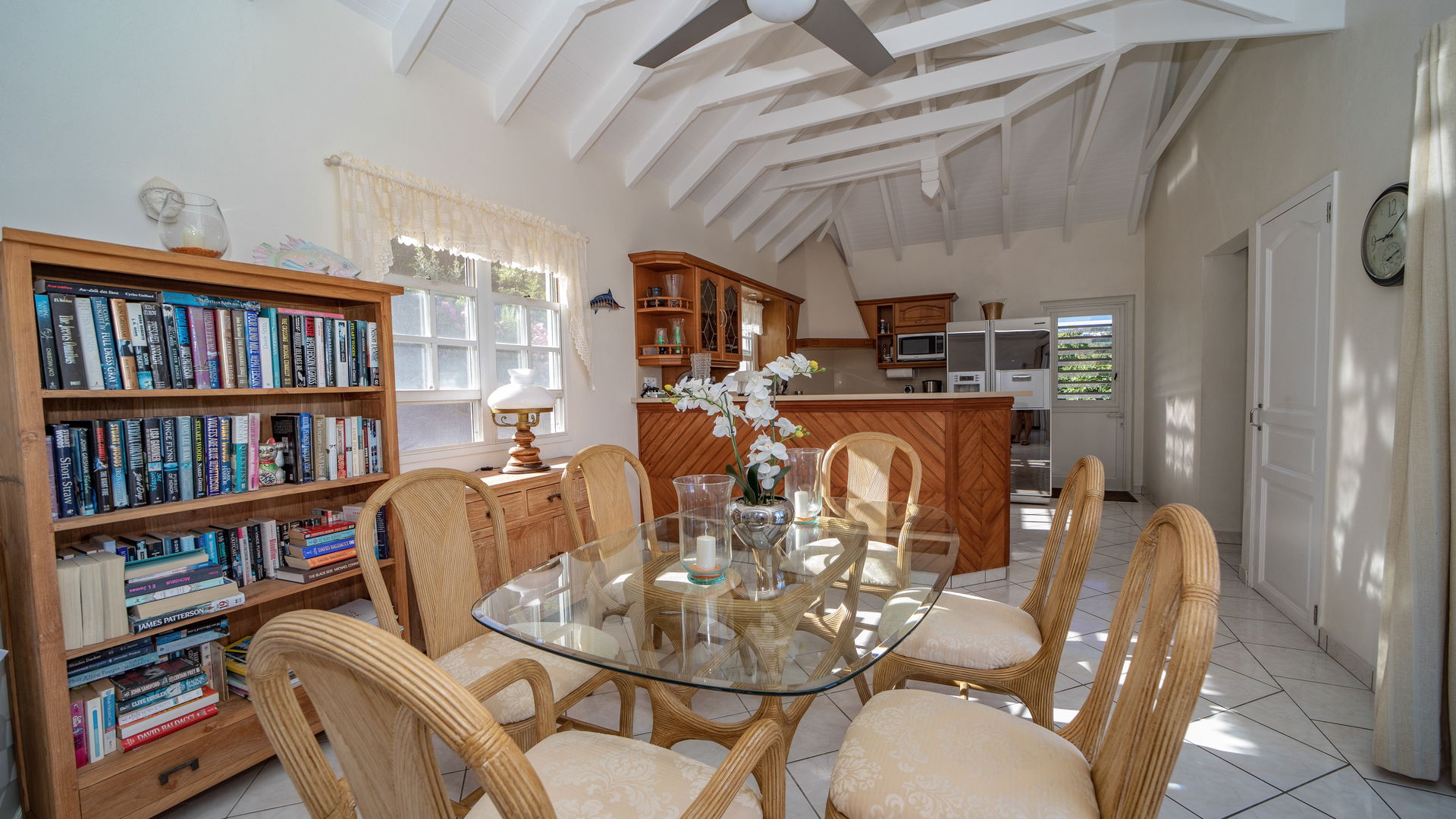 KITCHEN & DINING AREA