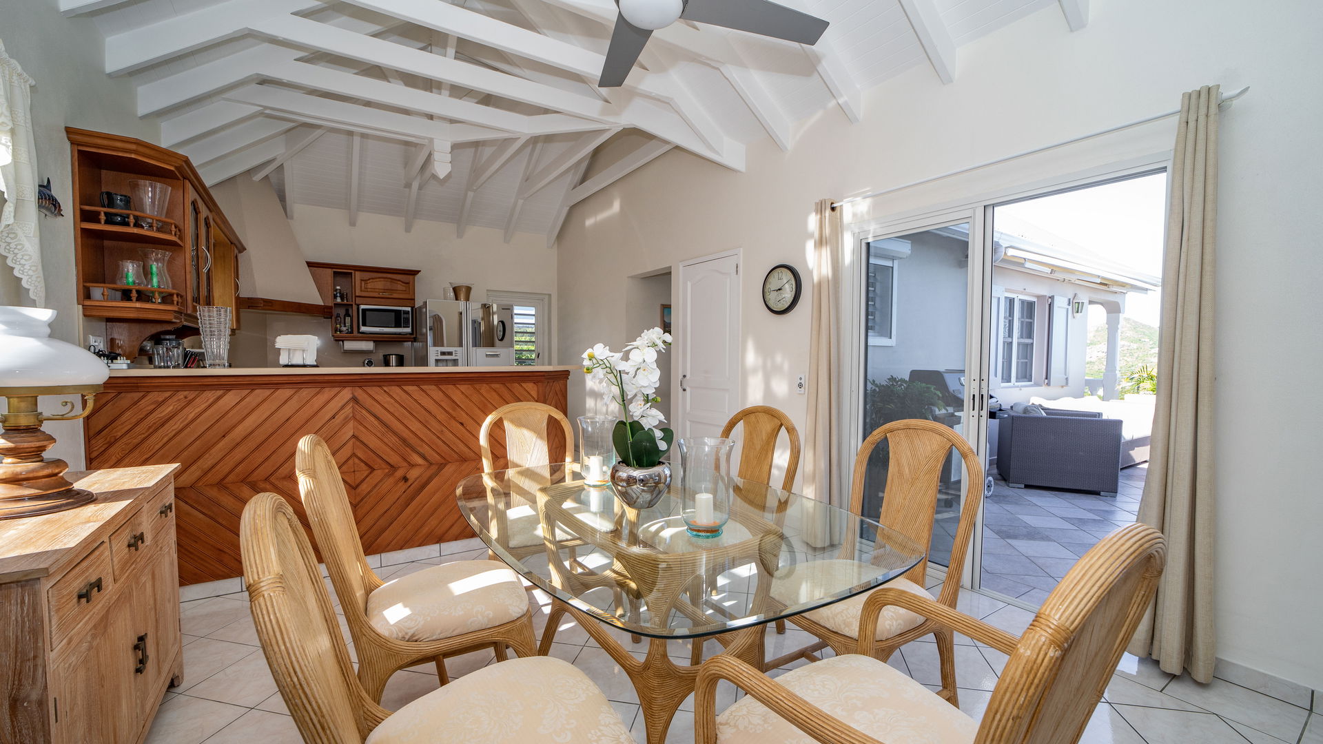 KITCHEN & DINING AREA