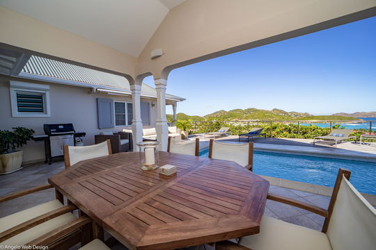 VILLA LES ACAJOUS OUTDOOR DINING AREA 1