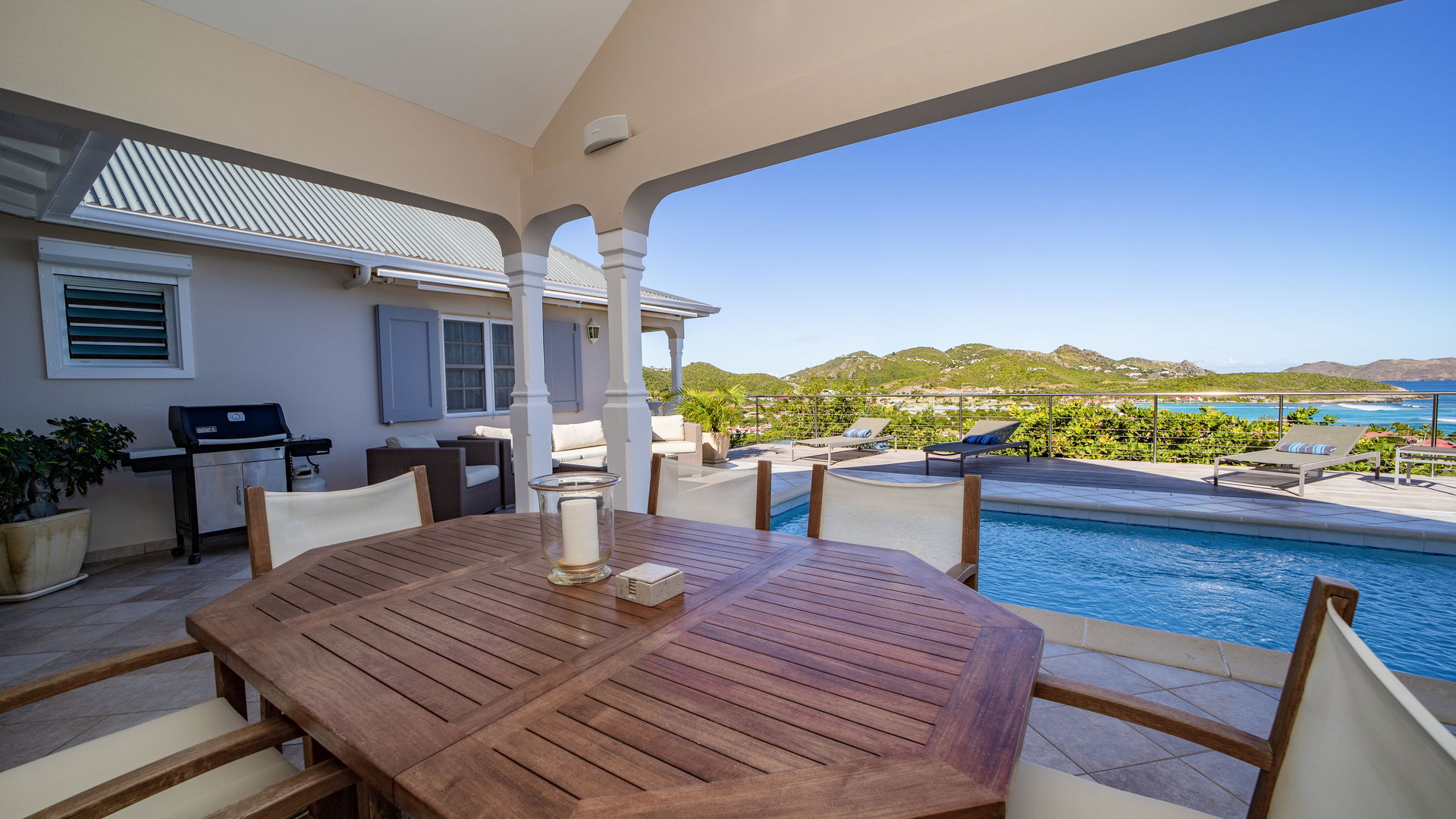 OUTDOOR DINING AREA