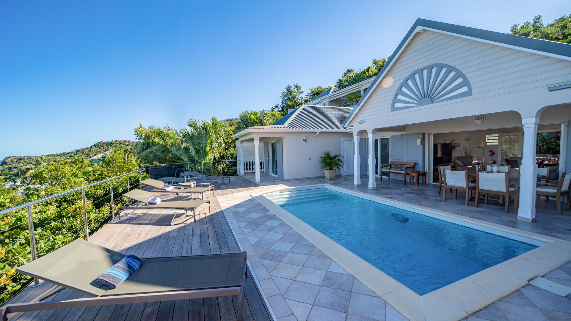 POOL & TERRACE