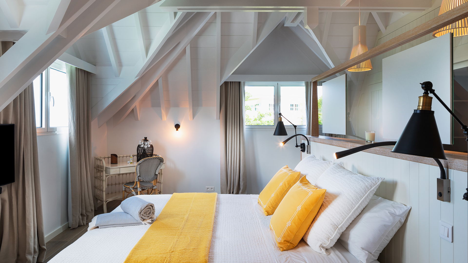 BEDROOM 2