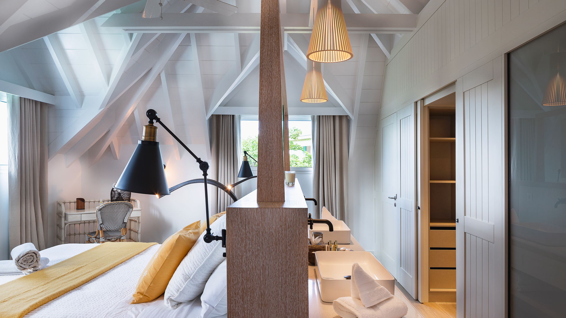 BEDROOM 2