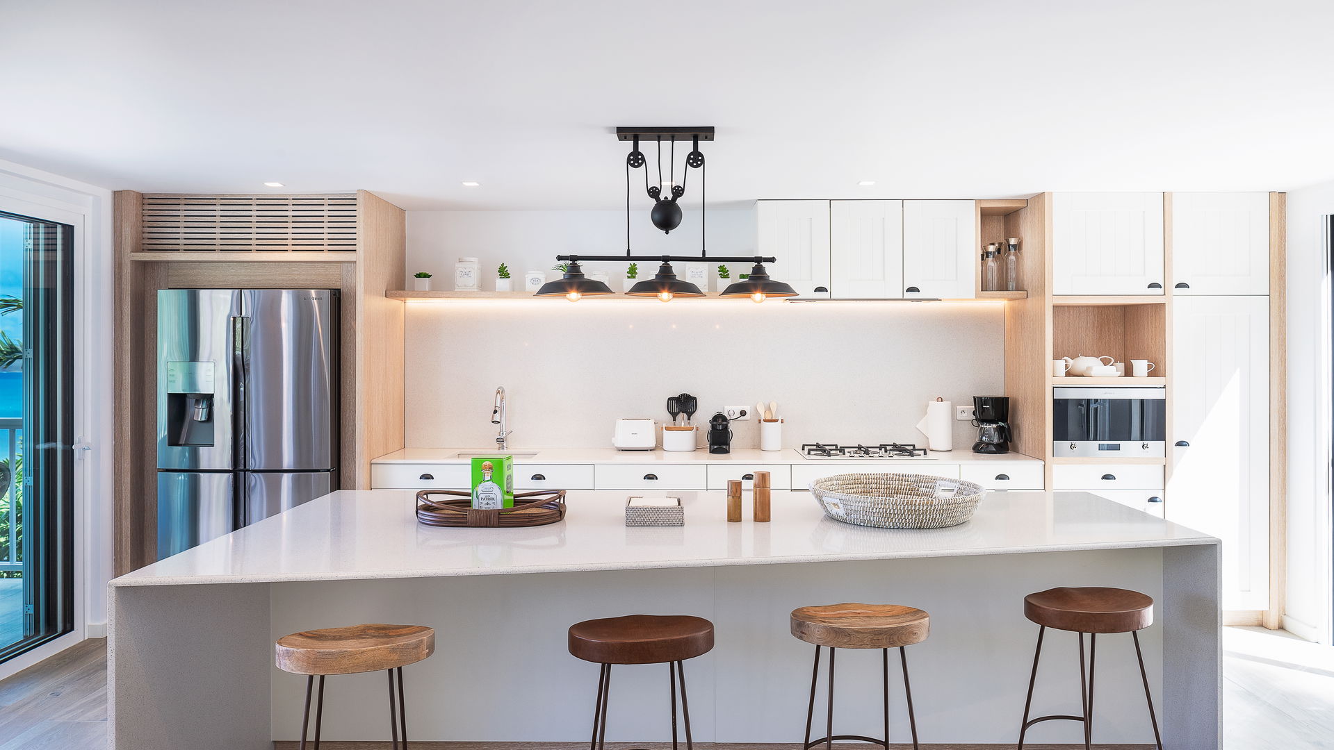 KITCHEN & DINING AREA