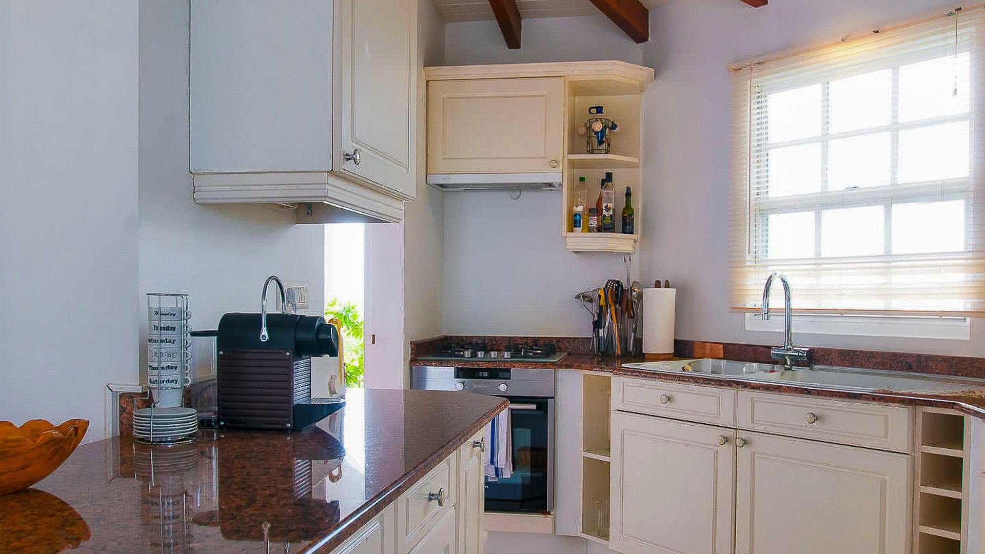 KITCHEN & DINING AREA