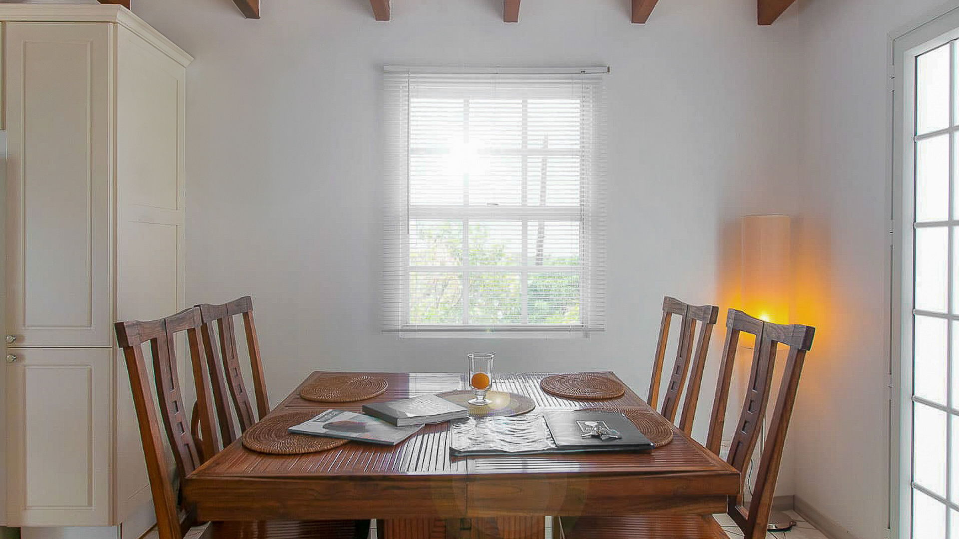KITCHEN & DINING AREA