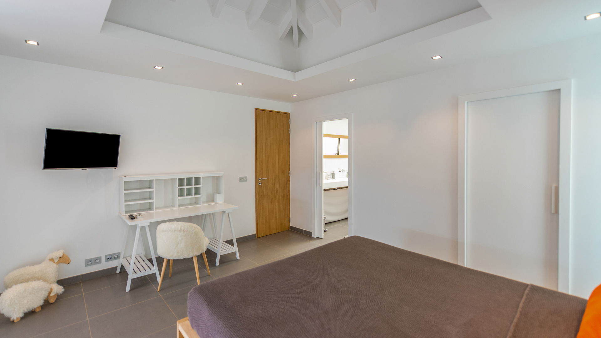 BEDROOM 1