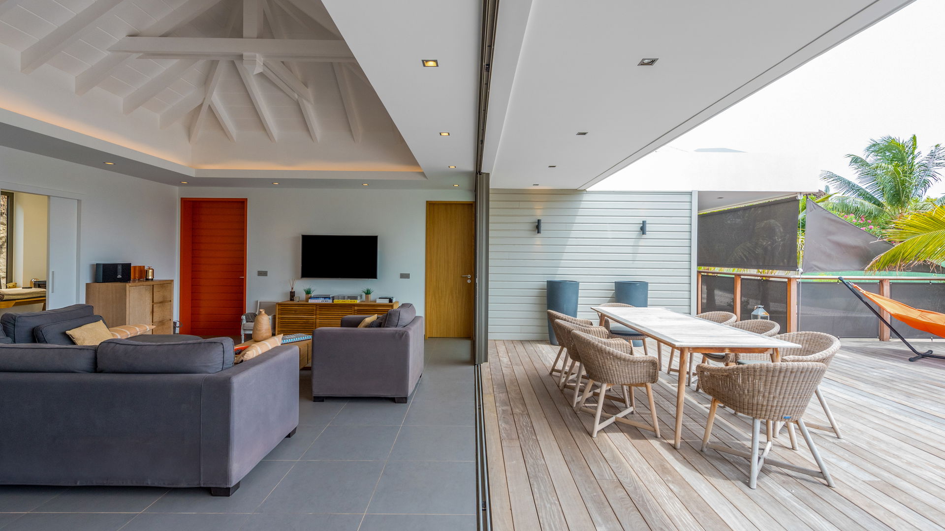 KITCHEN & DINING AREA
