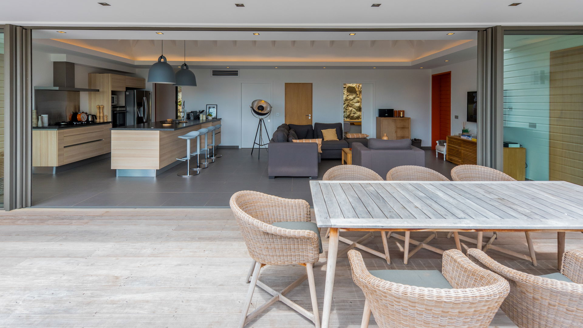 KITCHEN & DINING AREA