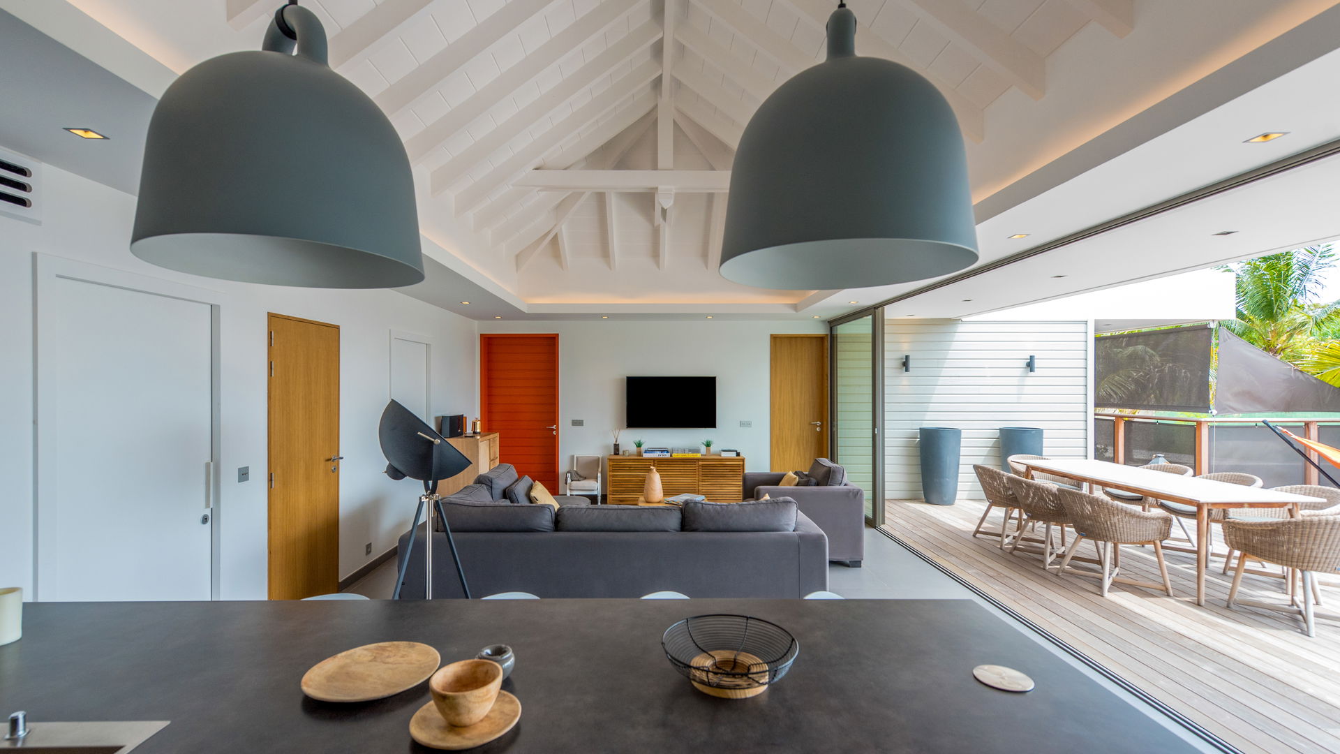KITCHEN & DINING AREA