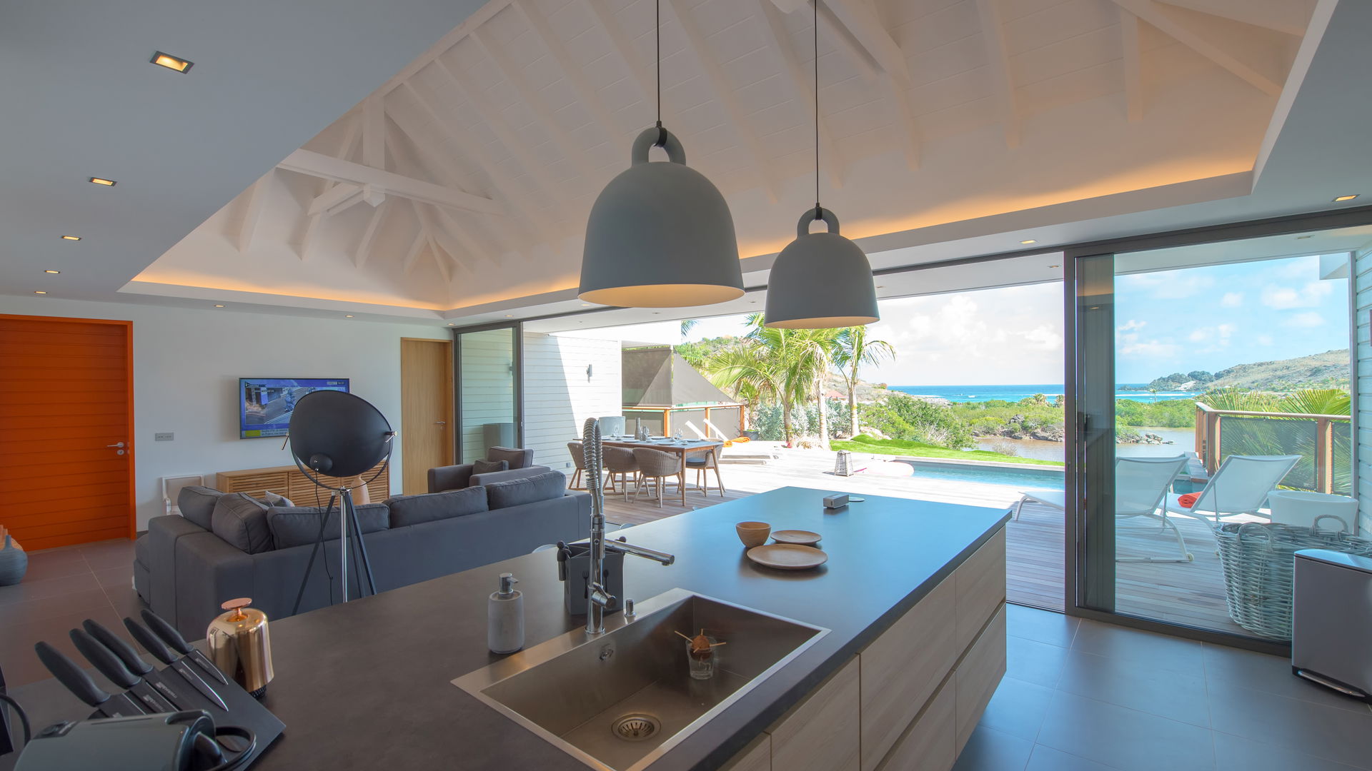 KITCHEN & DINING AREA