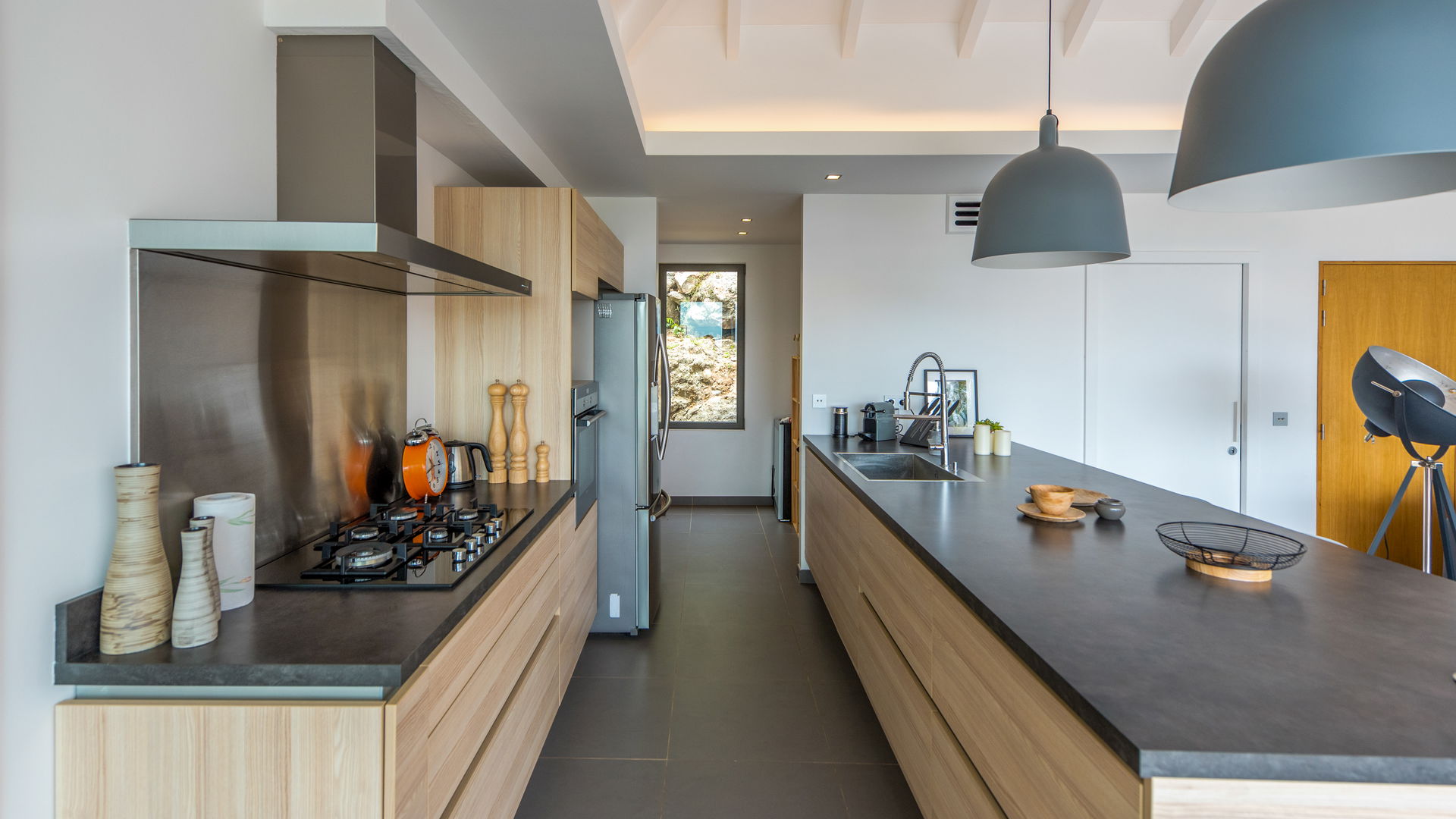 KITCHEN & DINING AREA