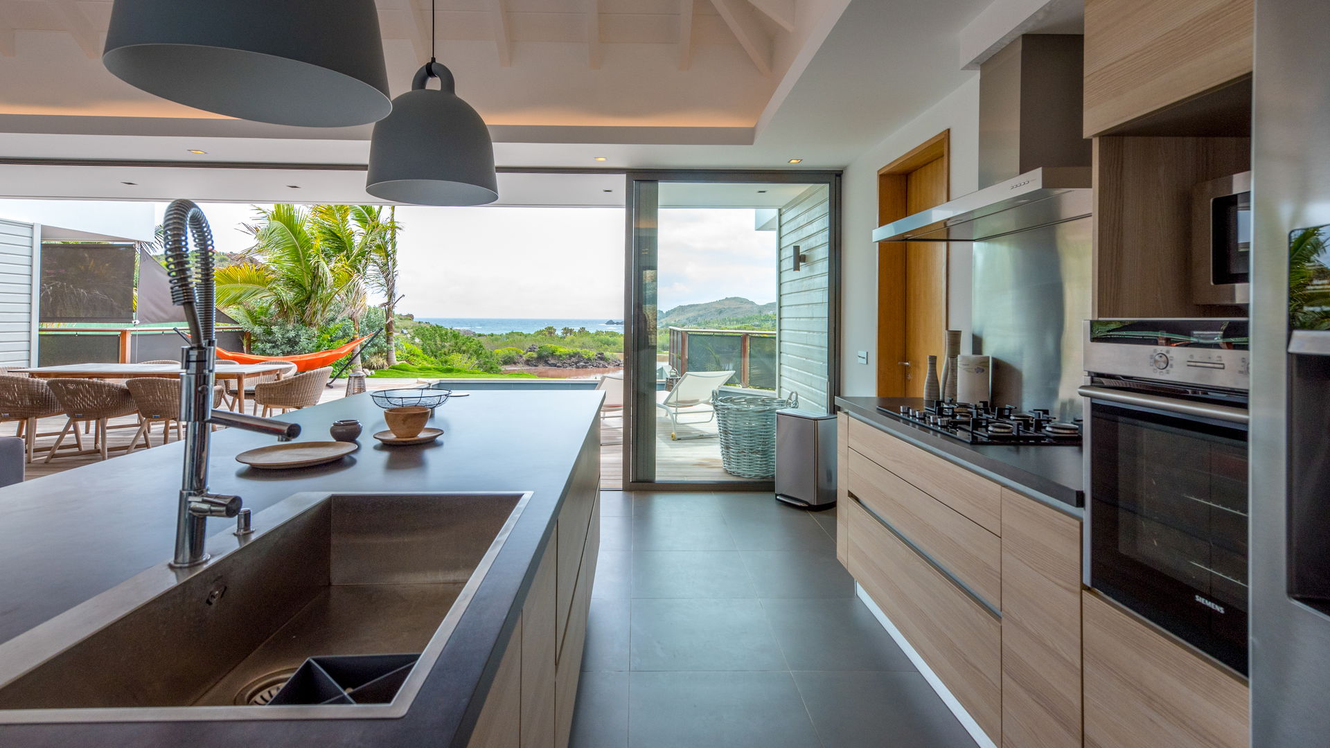 KITCHEN & DINING AREA