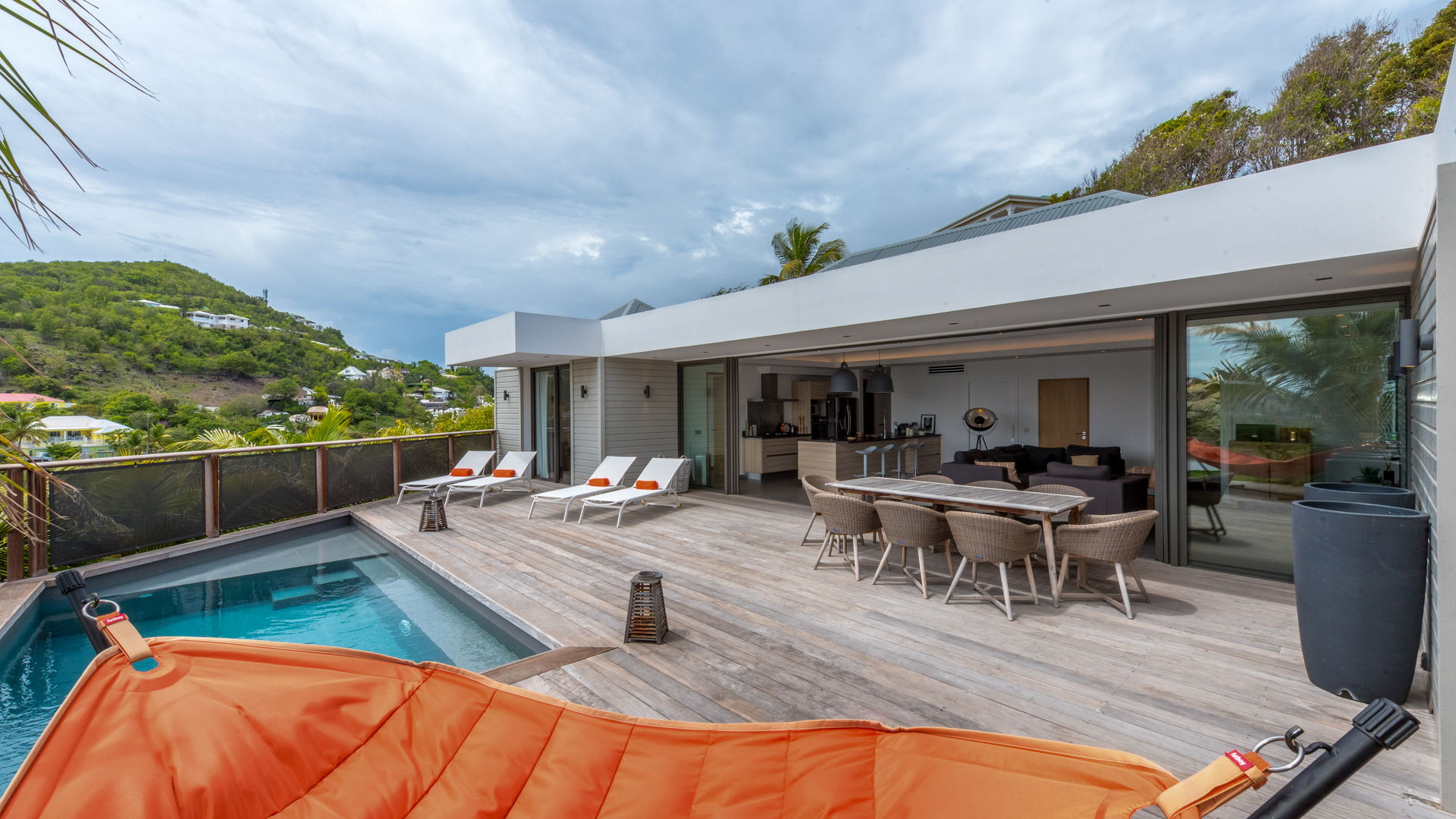POOL & TERRACE