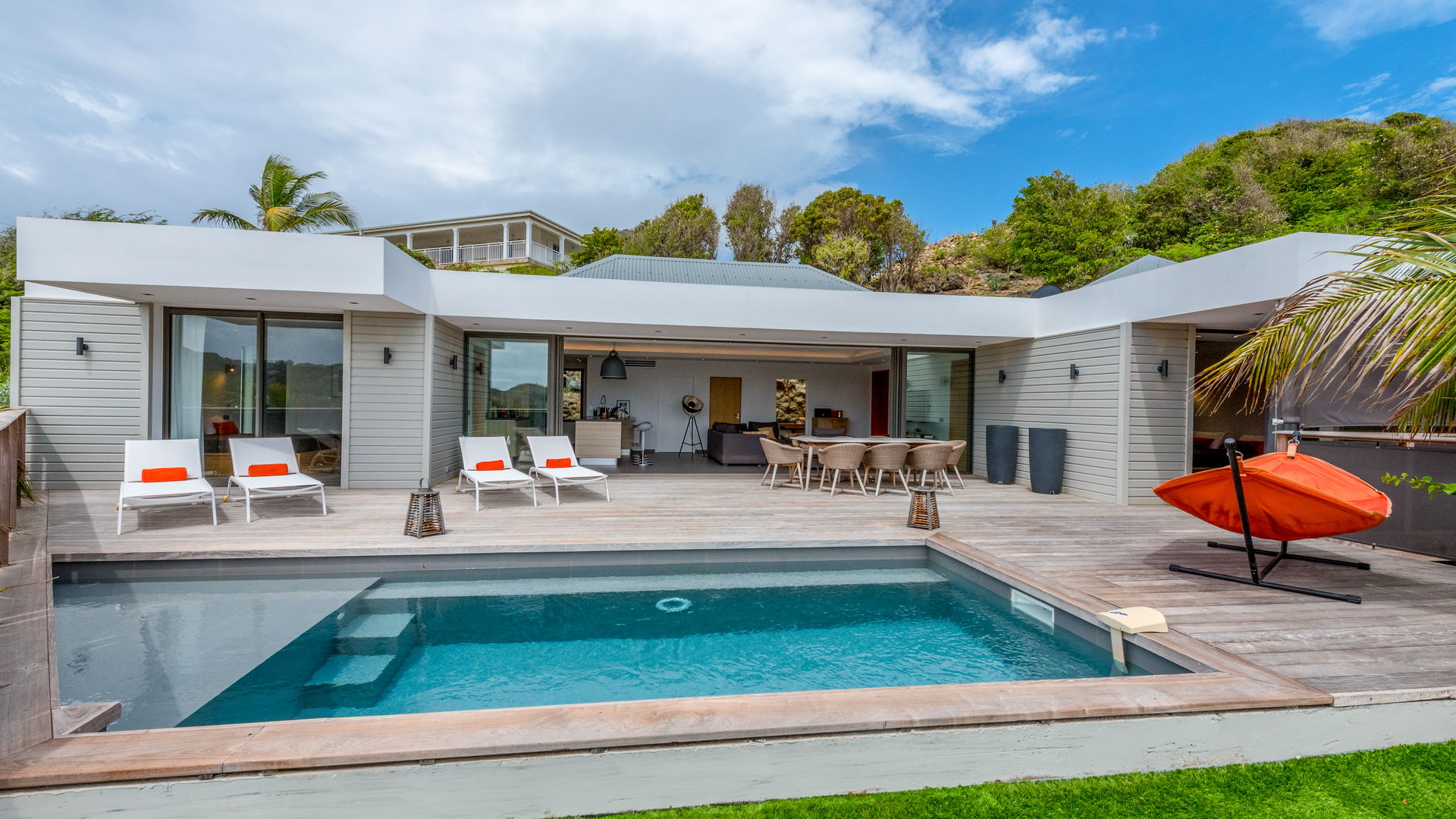 POOL & TERRACE
