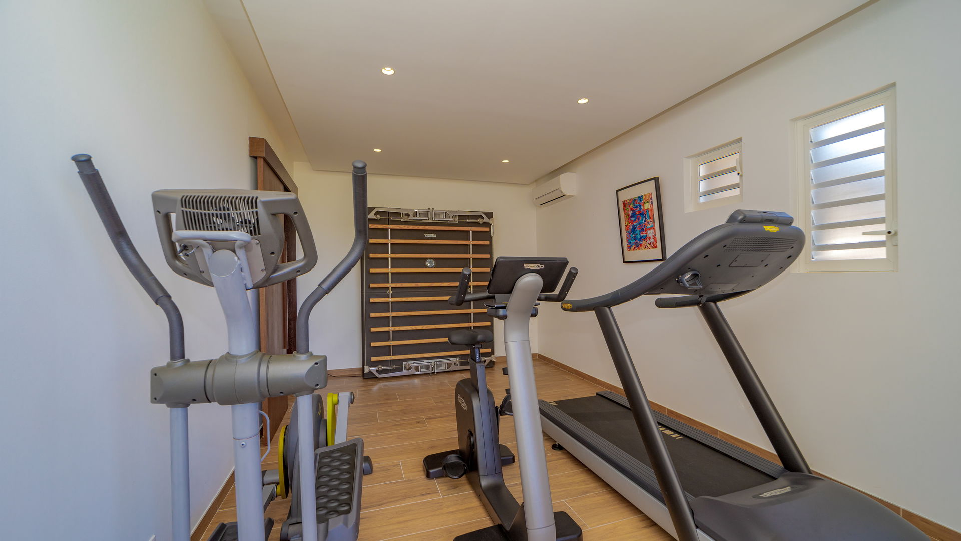 FITNESS ROOM
