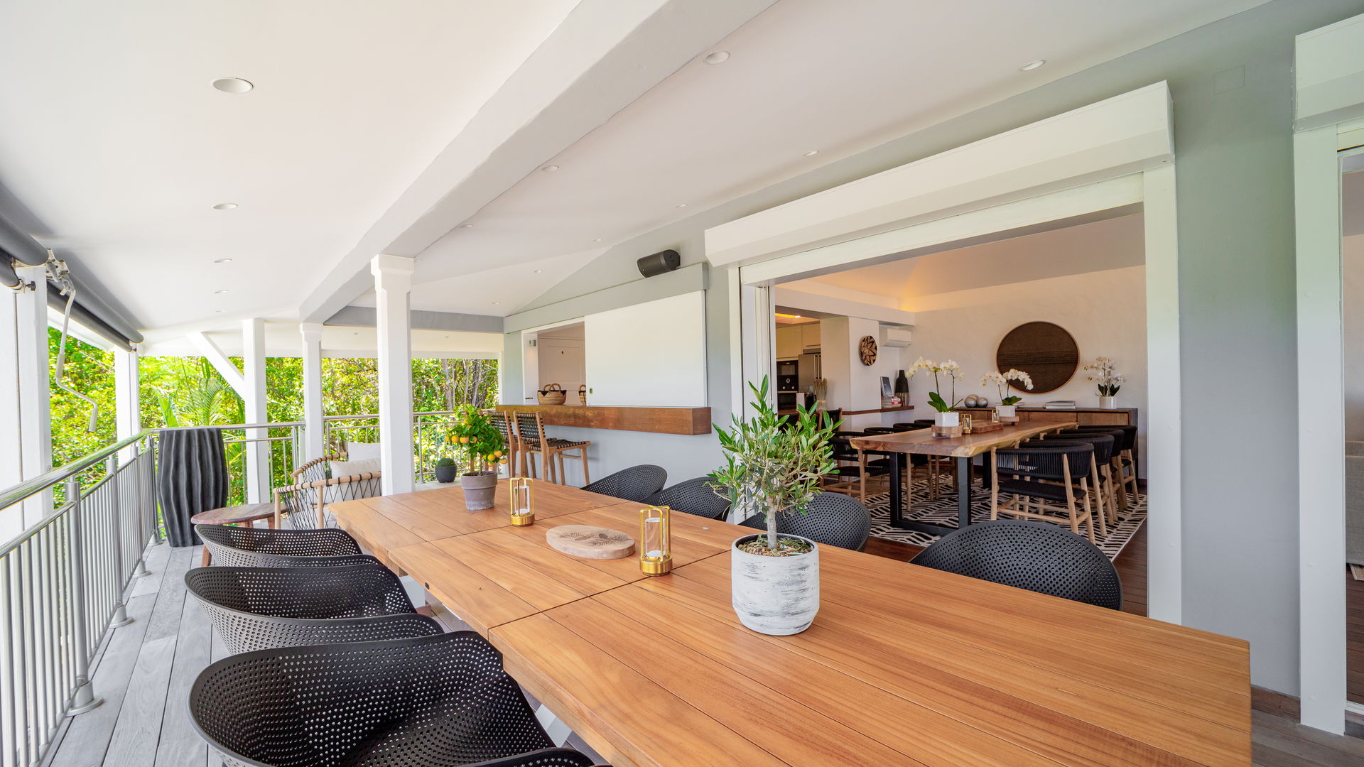 KITCHEN & DINING AREA