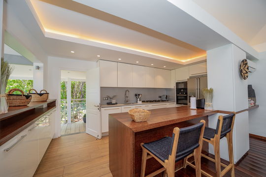 VILLA LENALEE KITCHEN & DINING AREA 3