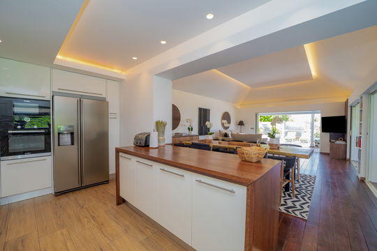 VILLA LENALEE KITCHEN & DINING AREA 4