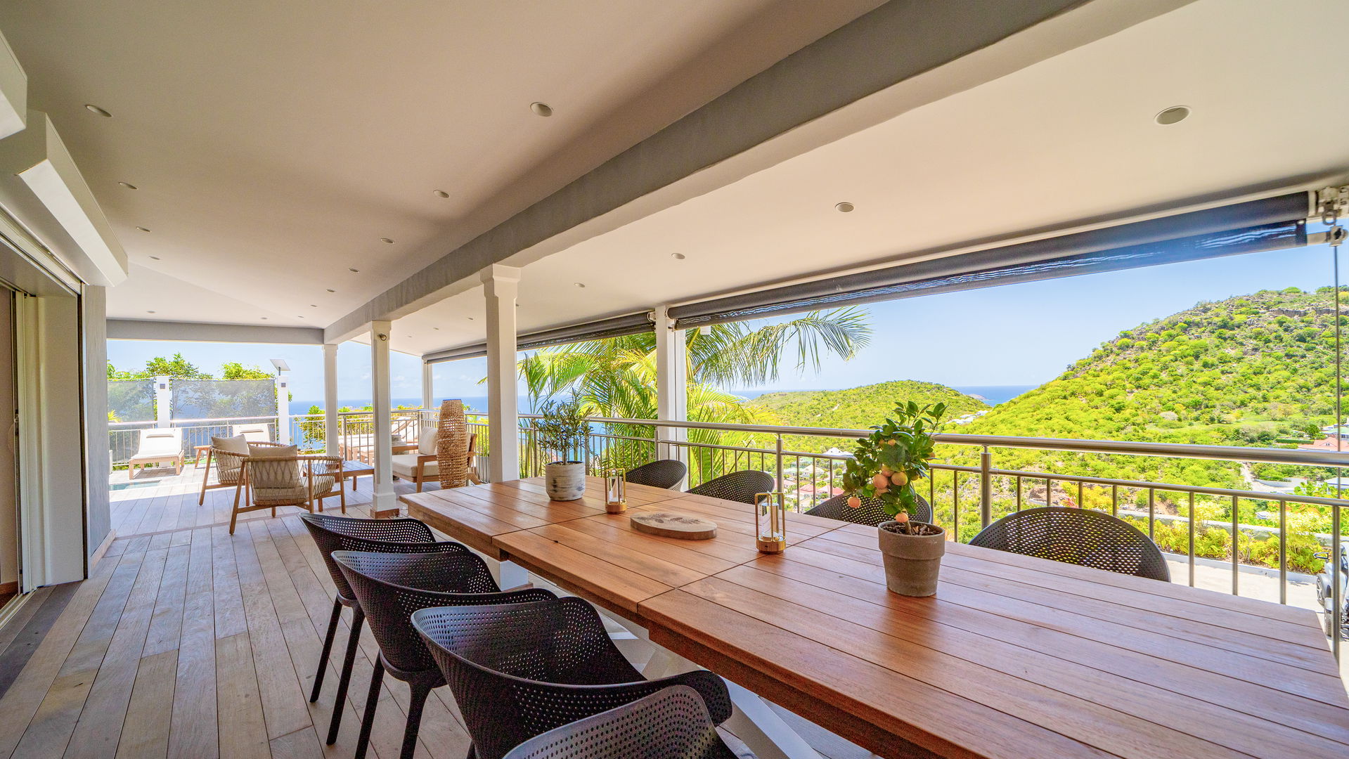 KITCHEN & DINING AREA