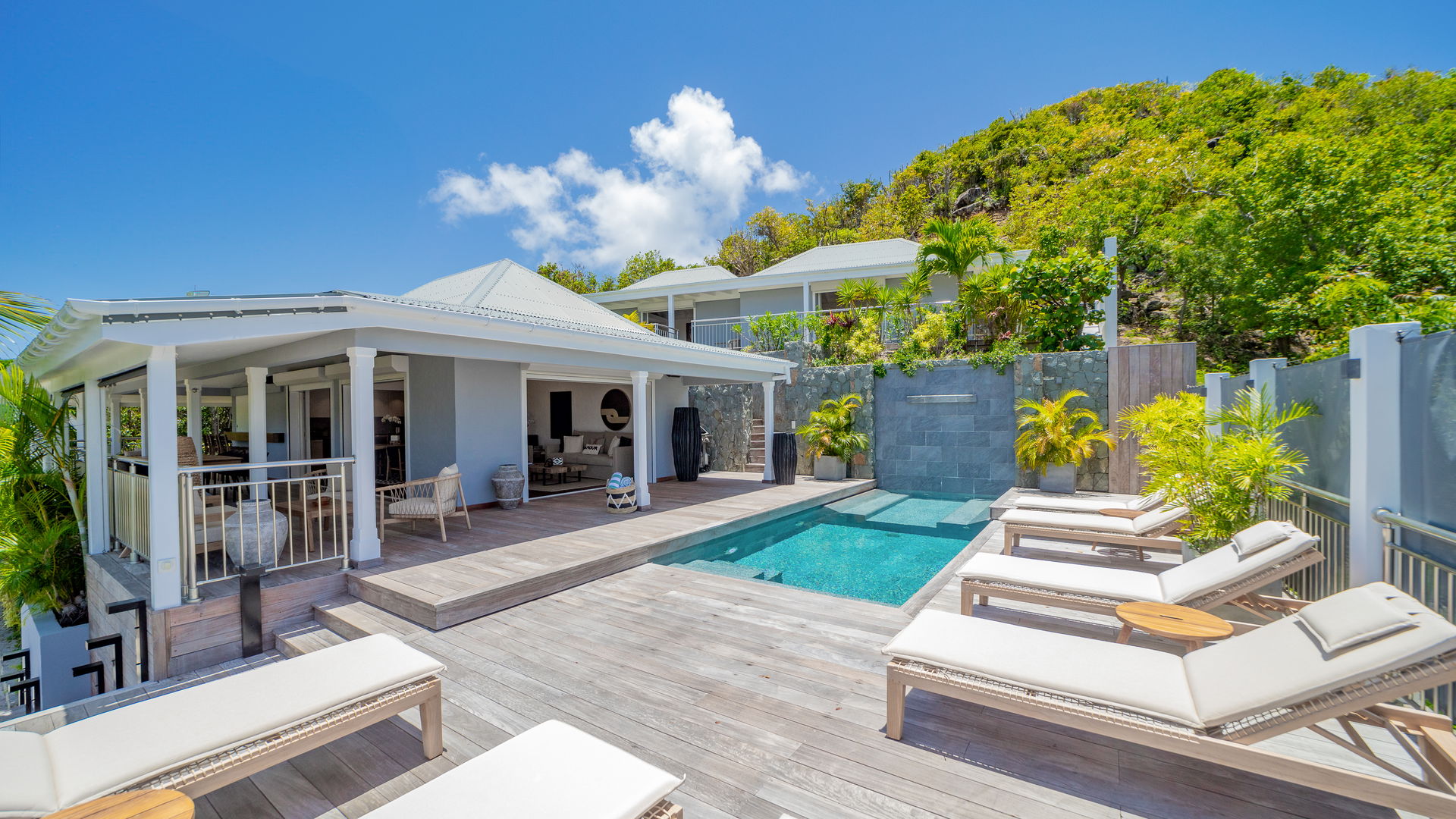 POOL & TERRACE