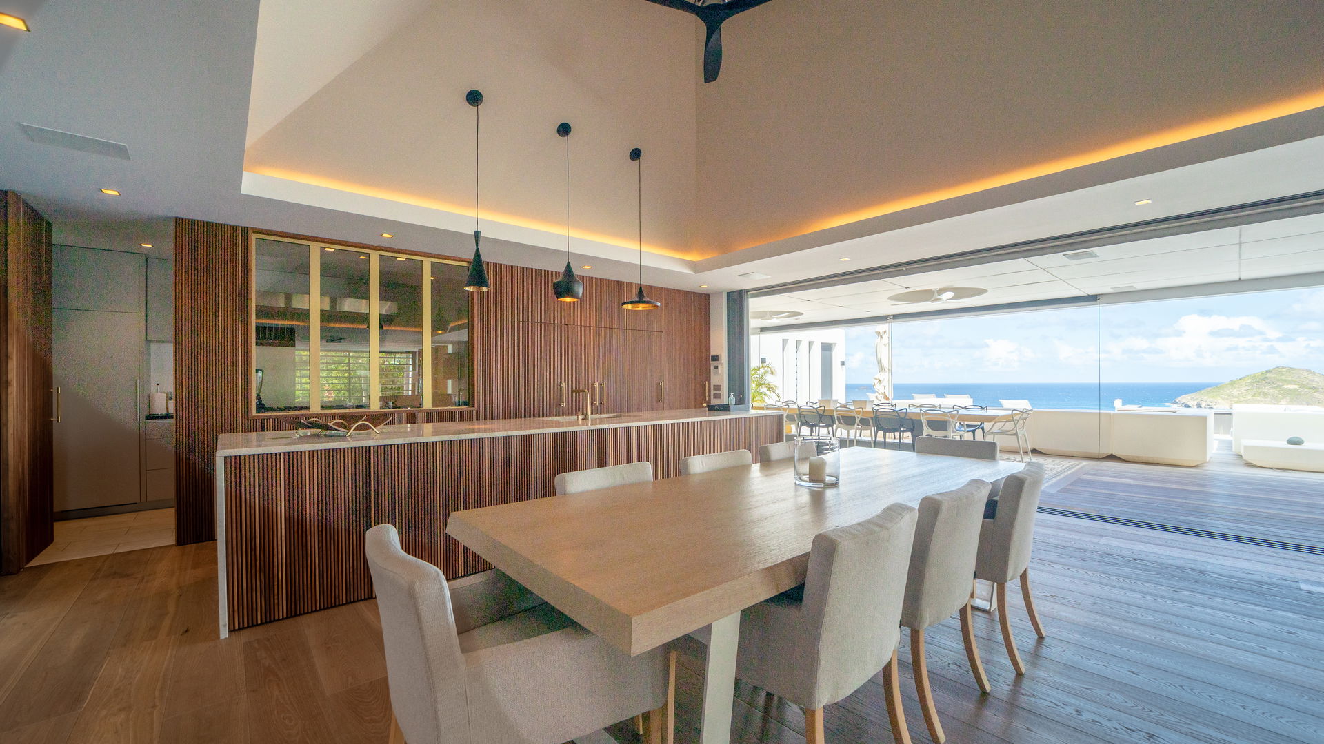KITCHEN & DINING AREA