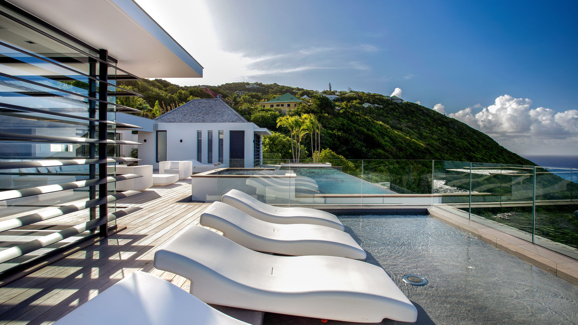 POOL & TERRACE