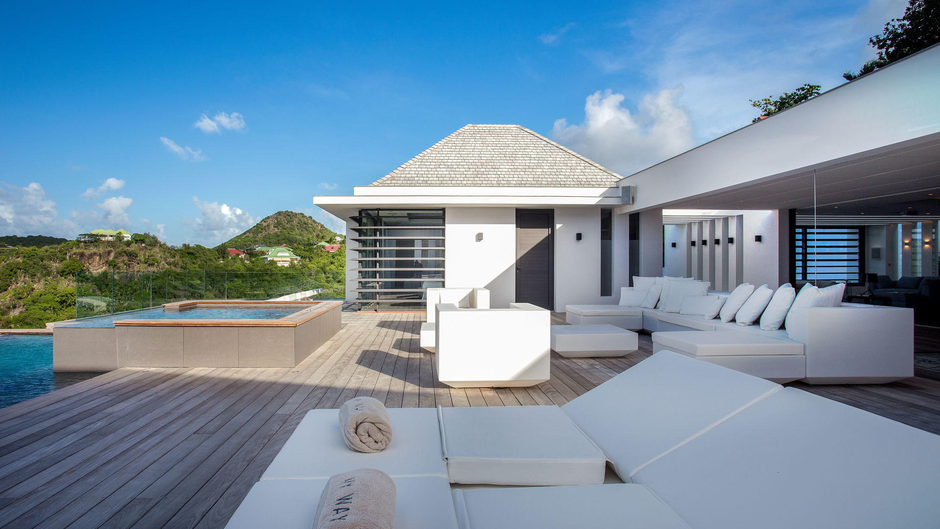 POOL & TERRACE