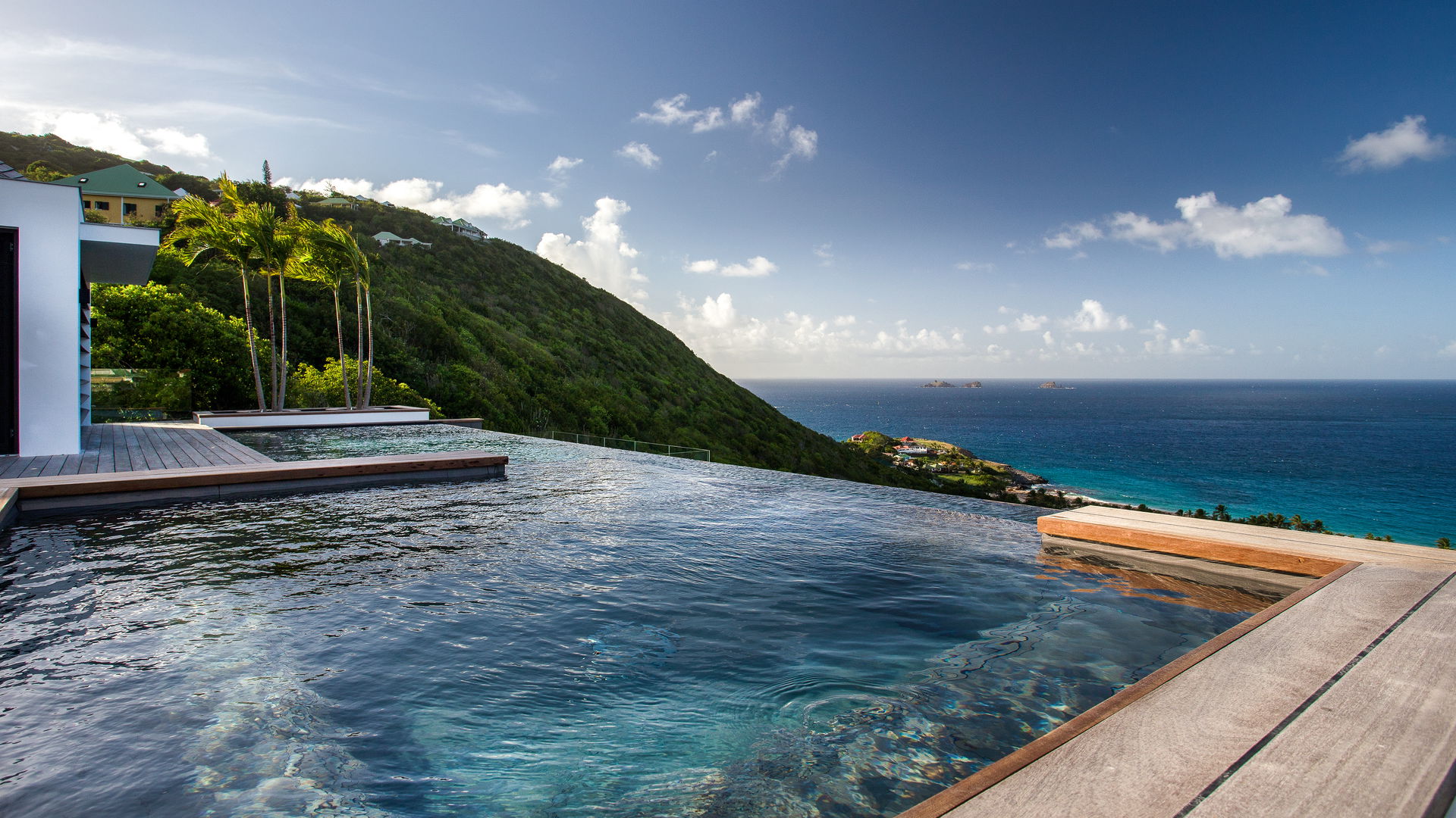 POOL & TERRACE