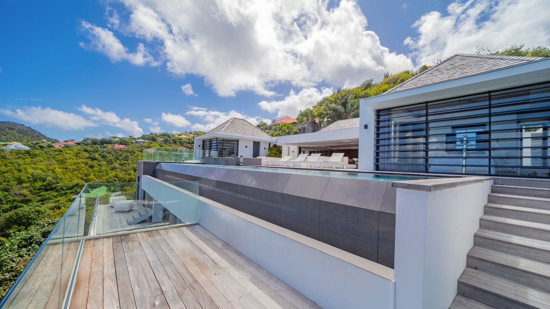 POOL & TERRACE