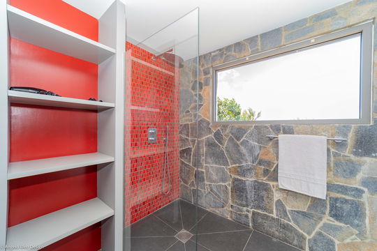 VILLA LAGON VERT BEDROOM1 9