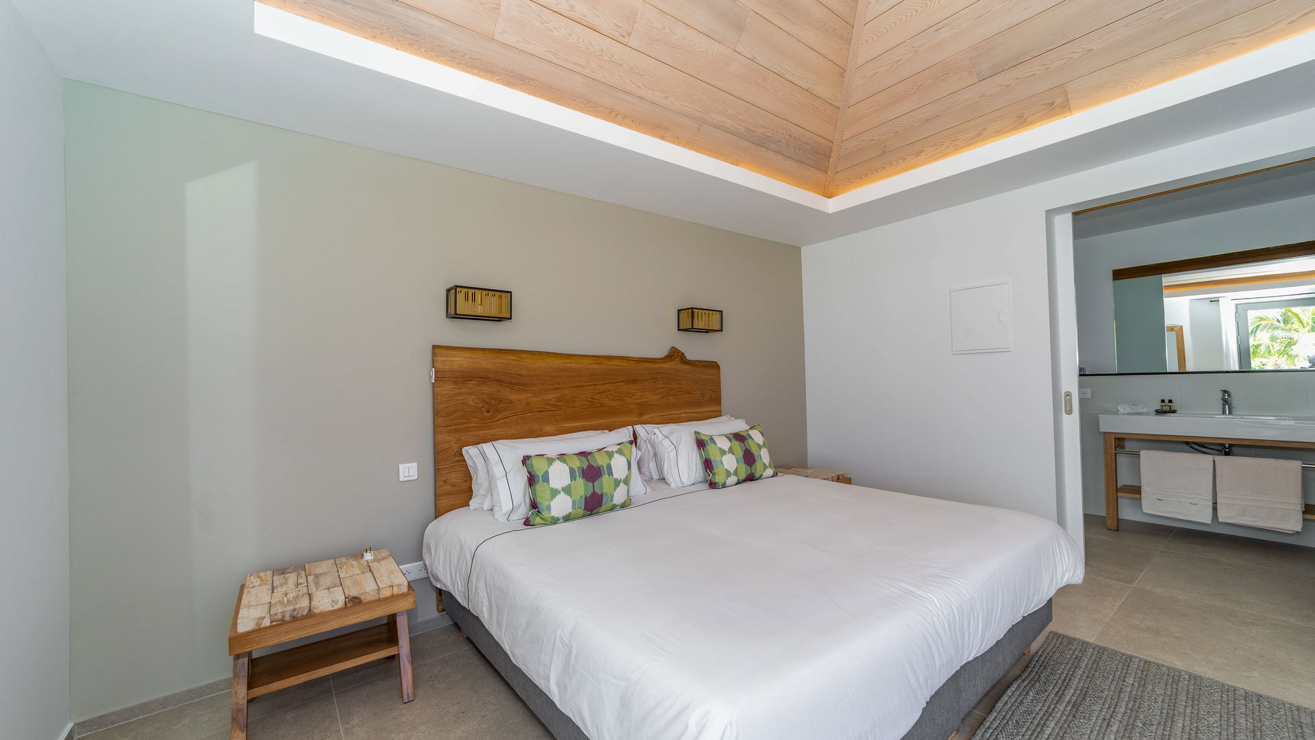 BEDROOM 6