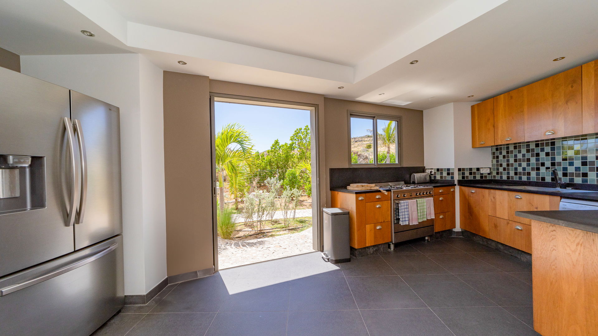 KITCHEN & DINING AREA