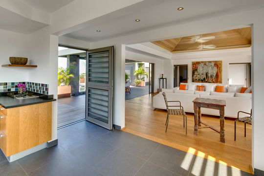 VILLA LAGON VERT KITCHEN & DINING AREA 5