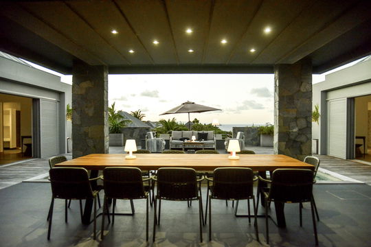 VILLA LAGON VERT KITCHEN & DINING AREA 9