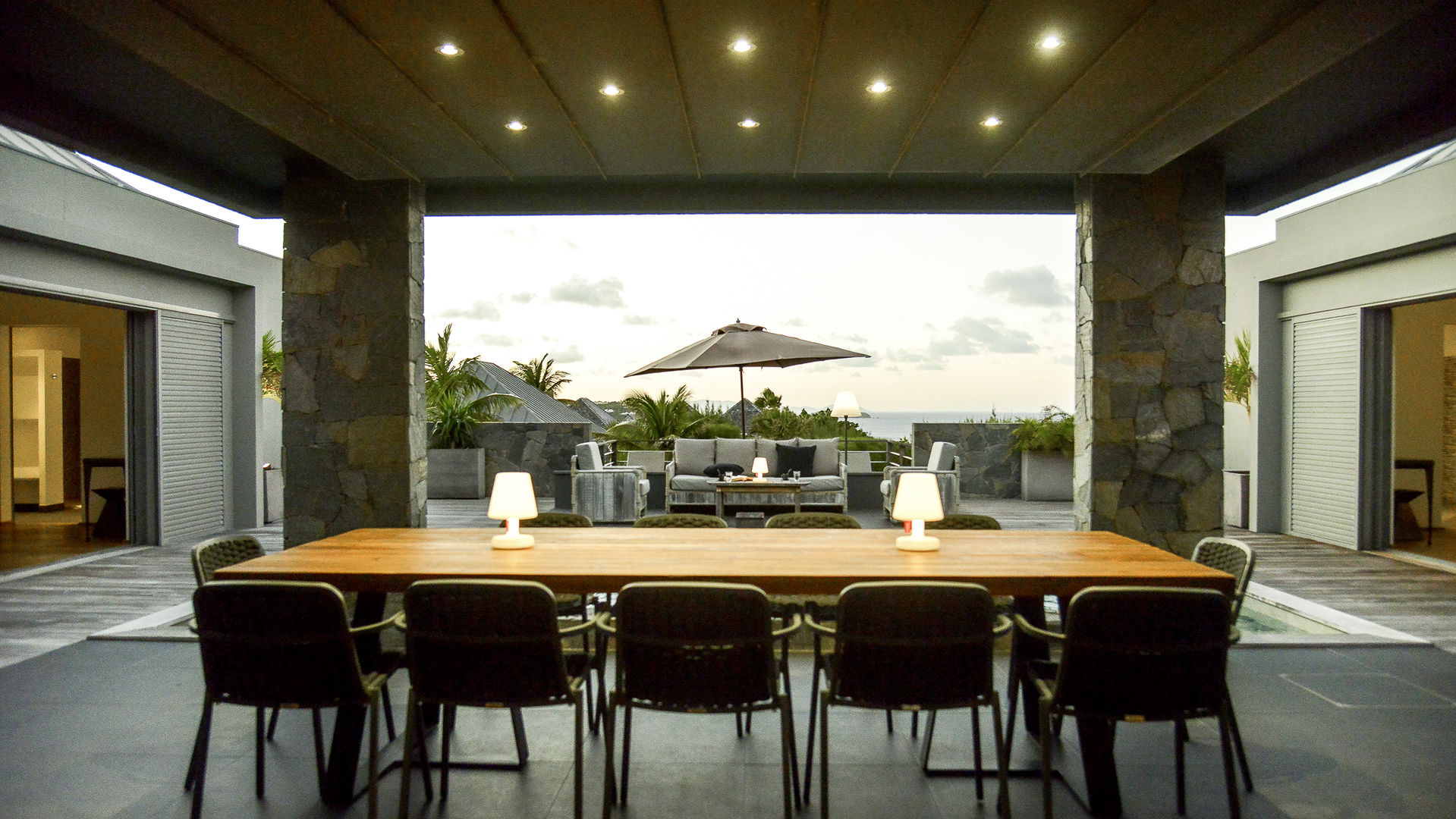 KITCHEN & DINING AREA
