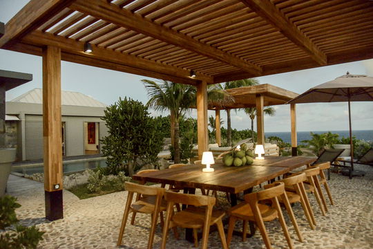 VILLA LAGON VERT OUTDOOR LOUNGE & DINING AREA 12