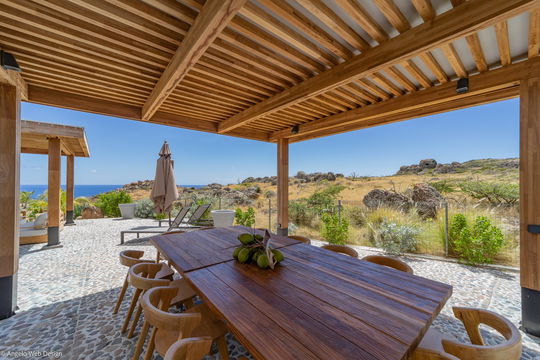 VILLA LAGON VERT OUTDOOR LOUNGE & DINING AREA 7